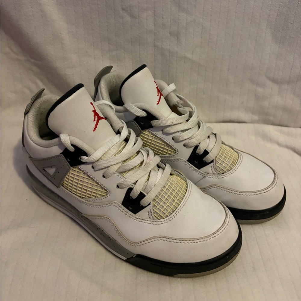 Jordan kids White, Black & Red Retro Basketball Sneakers